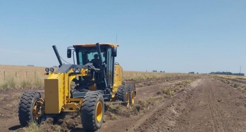 Trabajos de alteo y mantenimiento en la traza vial rural