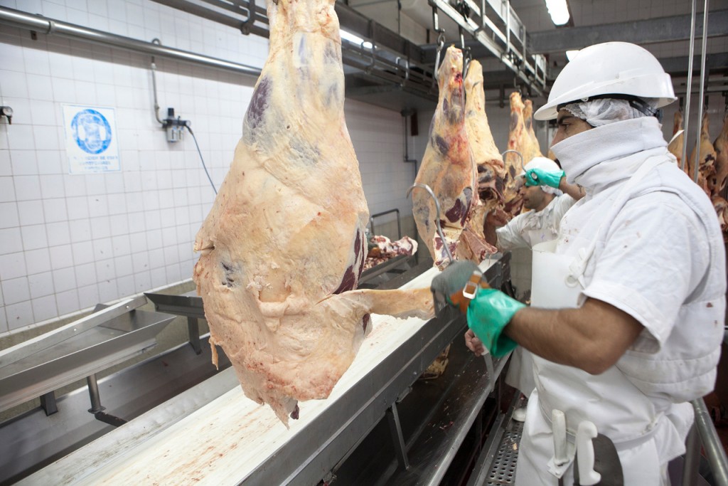 Los exportadores de carne insisten en su rechazo a la distribución por media res y advierten por los riesgos sanitarios