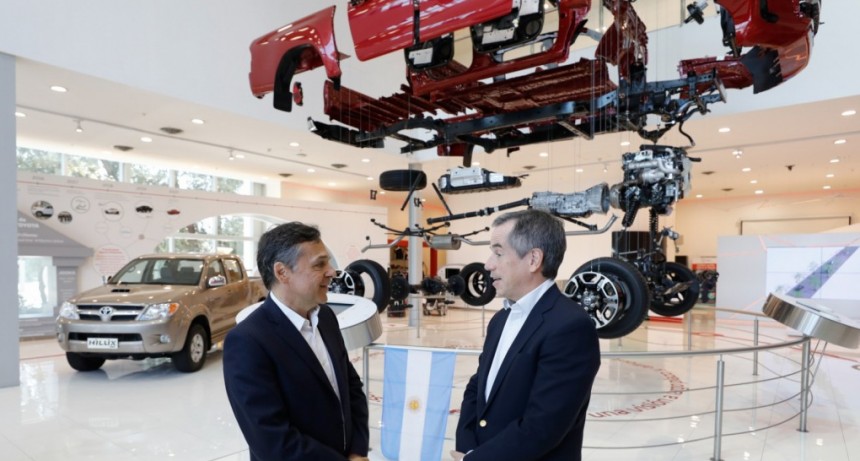 El ministro Giuliano recorri&oacute; la planta de Toyota en Z&aacute;rate: &ldquo;Estamos avanzando en la intermodalidad y posicionando lo ambiental como un eje central"