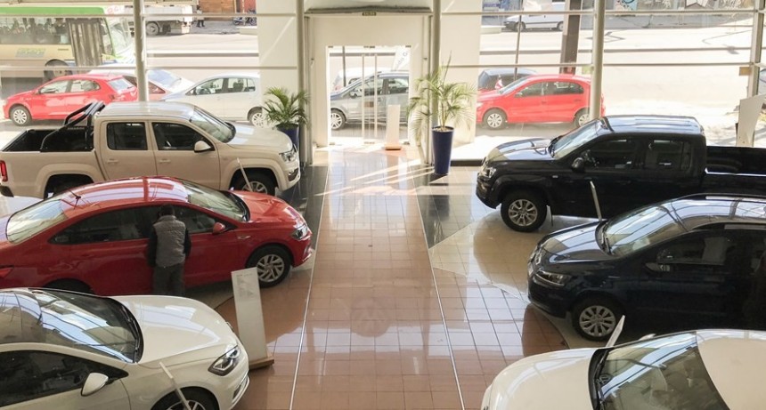 Freno total a la venta de autos: las razones por las que las concesionarias no tienen precios y las terminales no producen