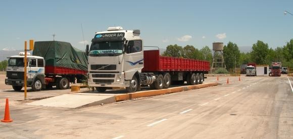 Transporte de cargas: Peajes aumentaron un 380% en 2024