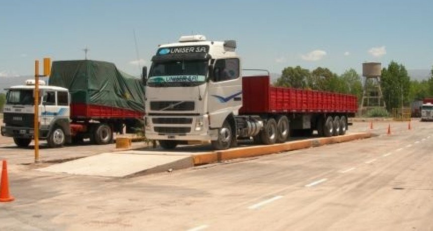 Transporte de cargas: Peajes aumentaron un 380% en 2024