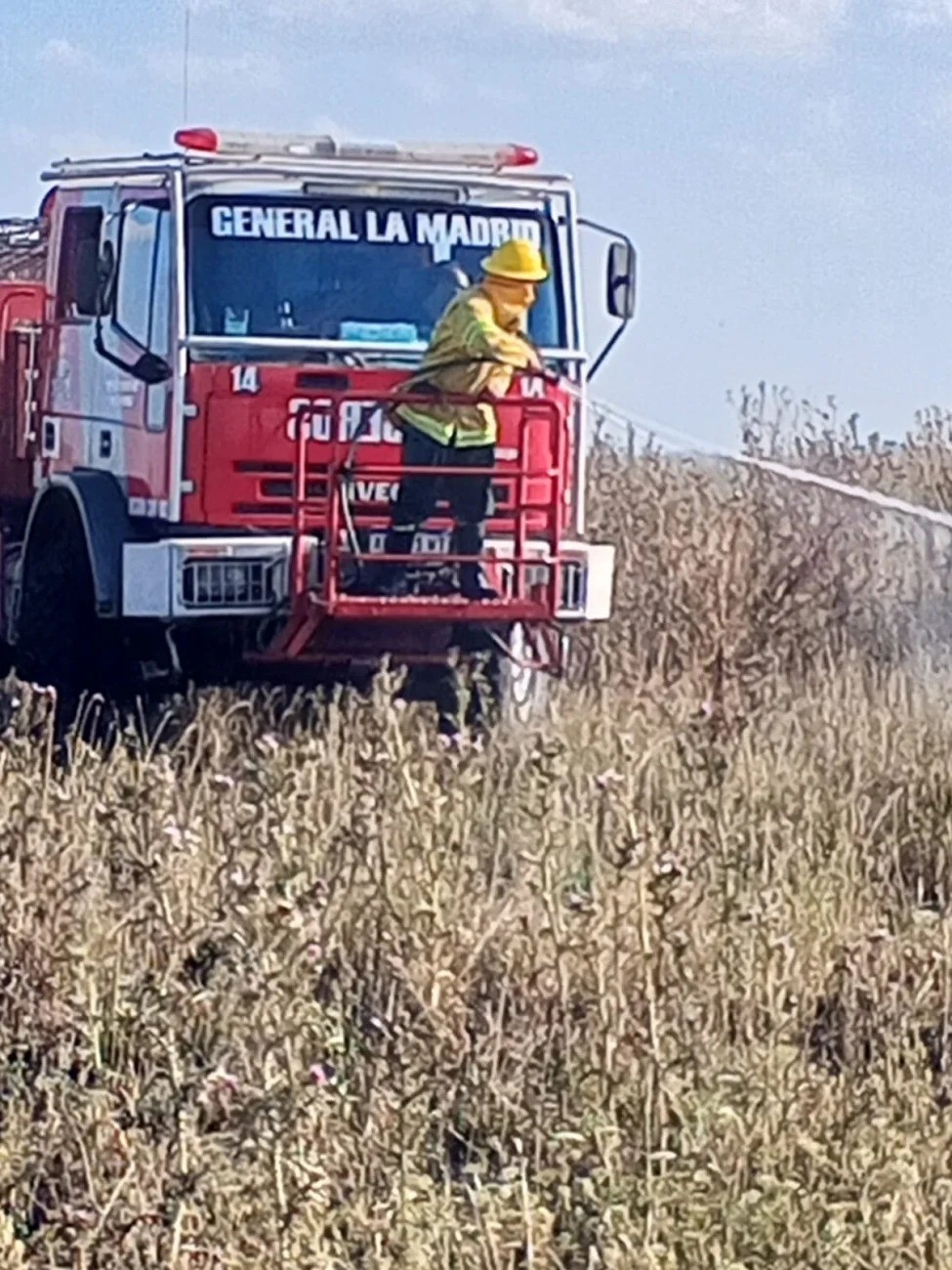 Incendio en un campo entre La Madrid y Líbano 