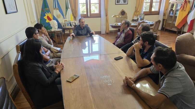 Carlos Casares: Stadnik se reunió con vecinos por la reconstrucción de un camino inundado