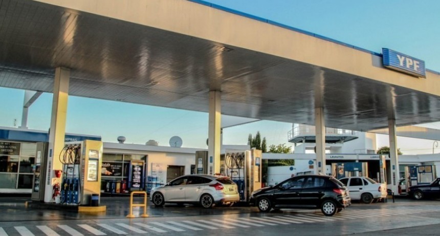 YPF aument&oacute; un 4% los precios de sus combustibles, al igual que otras petroleras