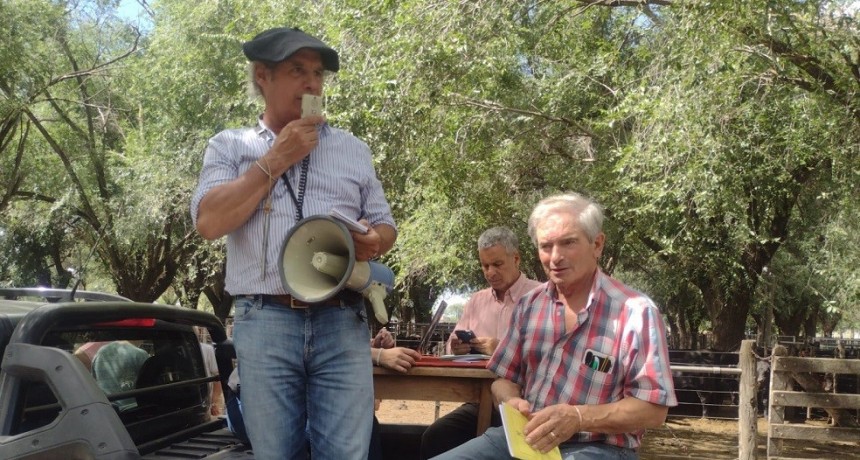 Remate &Aacute;lzaga Unzu&eacute; y C&iacute;a junto a Mario Esnal en Olavarr&iacute;a
