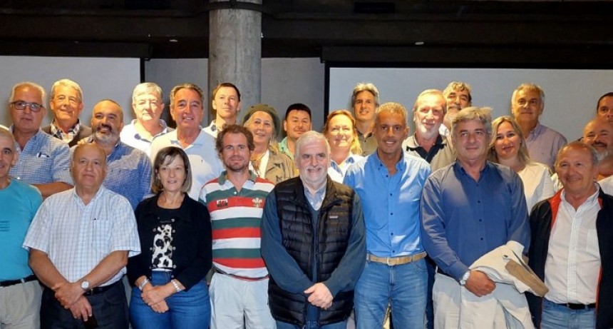 Vilella acompa&ntilde;ado por los presidentes de CRA y SRA particip&oacute; en la 38&ordf; Exposici&oacute;n Rural de Bariloche
