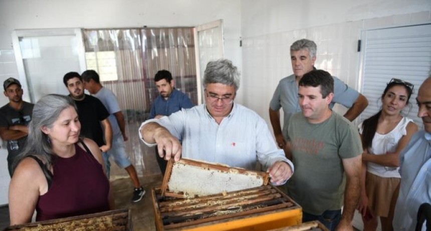 Javier Rodr&iacute;guez recorri&oacute; establecimientos y dialog&oacute; con productores en Tapalqu&eacute;