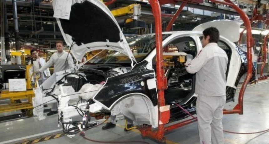 La producci&oacute;n de autos subi&oacute; casi 33% en enero y las terminales aplauden la rebaja impositiva