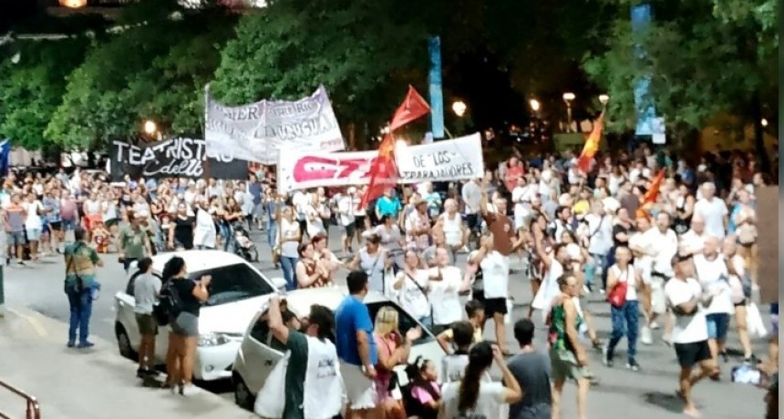 Trabajadores de Granja Tres Arroyos se movilizaron contra el posible despido de 1.000 operarios