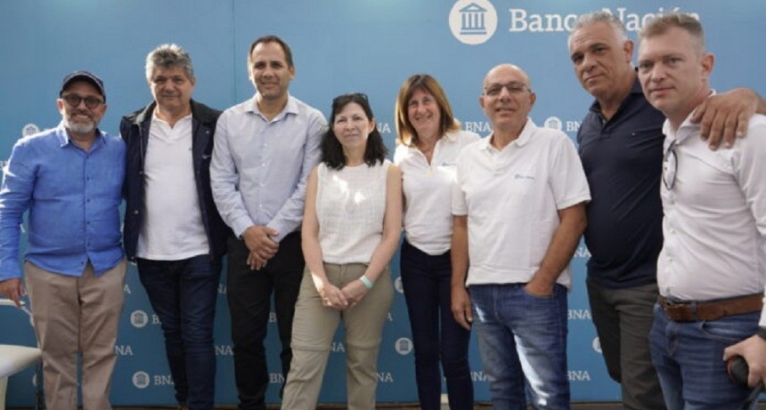 Batakis anunci&oacute; cr&eacute;ditos del BNA por 40.000 millones de pesos para comprar maquinaria agr&iacute;cola