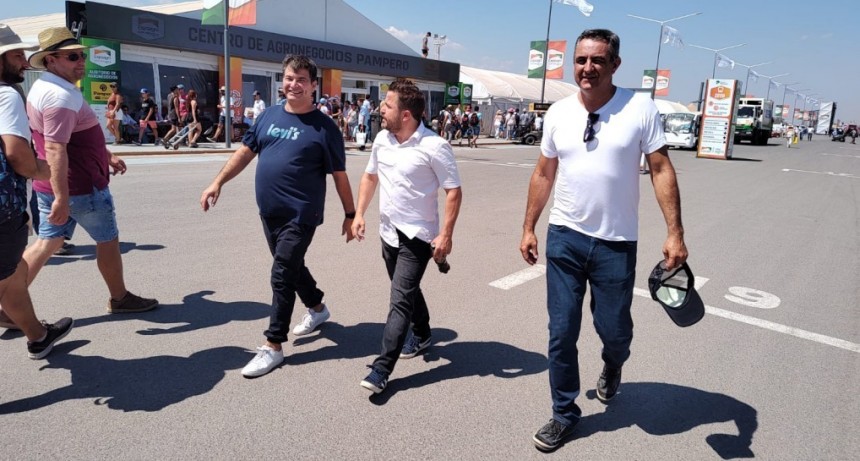 Olavarrienses radicales con Tetaz en Expoagro