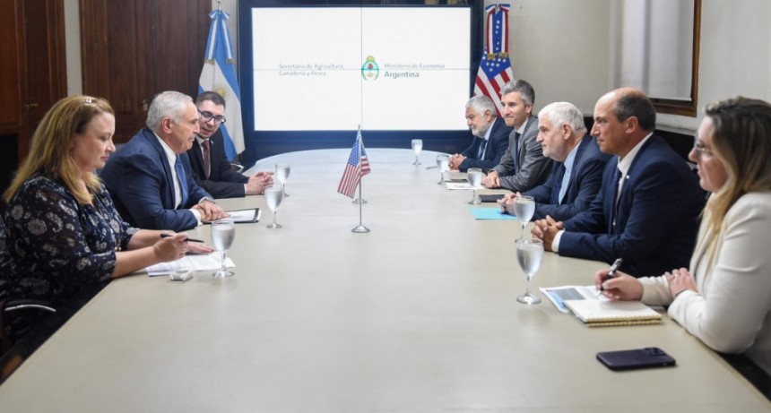 Vilella recibi&oacute; al embajador de Estados Unidos, Marc Stanley