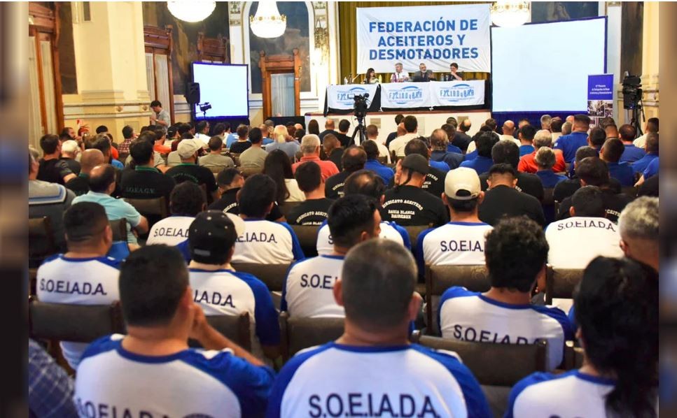 Dictan la conciliación obligatoria ante el paro de aceiteros que genera tensión en la agroindustria