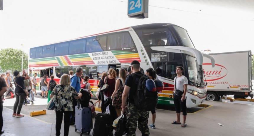 Semana Santa: Se espera que durante el fin de semana se trasladen 380 mil pasajeros en trenes, micros y aviones
