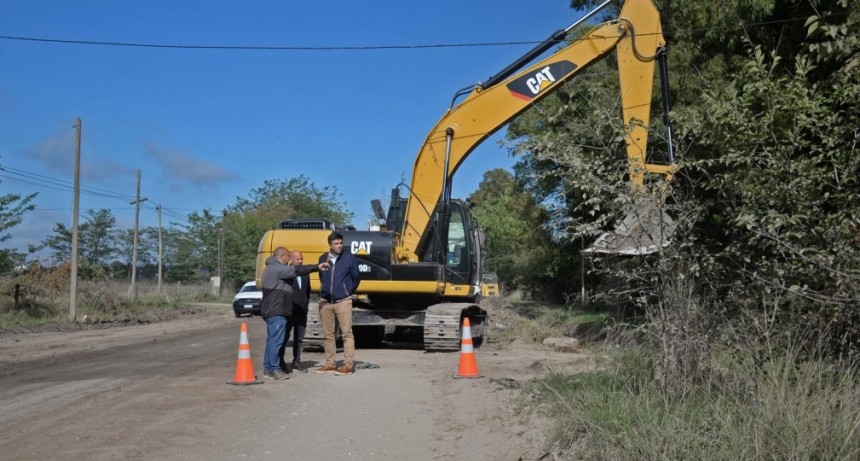 Contin&uacute;an las obras de mejoramiento de caminos rurales