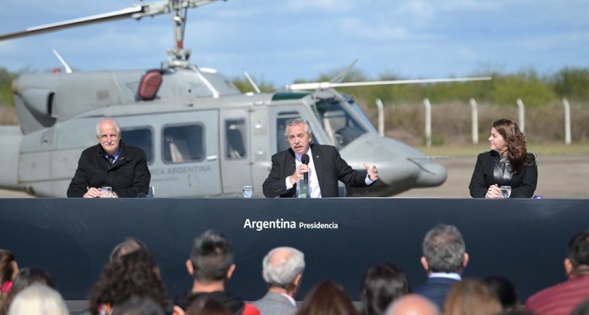 En Moreno, Fern&aacute;ndez, Taiana y Mariel Fern&aacute;ndez anunciaron la construcci&oacute;n de un parque log&iacute;stico para carga y un aeropuerto civil