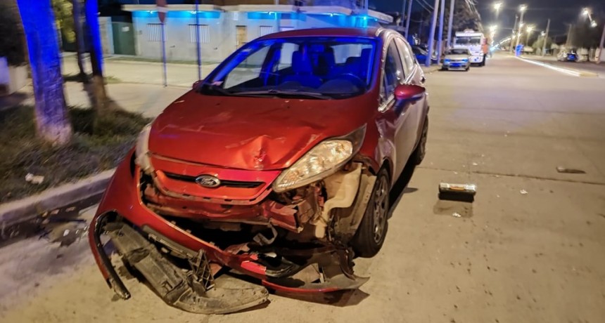 Circulaba con mas 2 g/l de alcohol en sangre y choc&oacute; a la salida de una rotonda