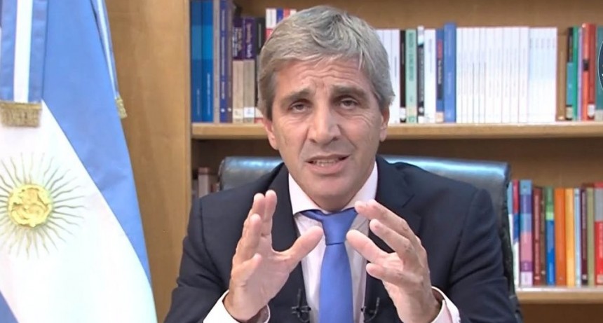 Caputo le hizo un gui&ntilde;o al campo y baja aranceles para la importaciones de insumos