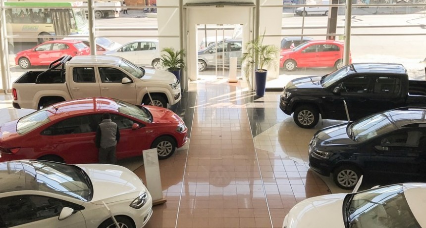 Caputo anunci&oacute; una baja de aranceles e impuestos para la industria automotriz