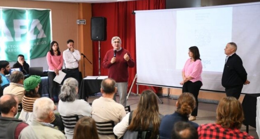 Rodr&iacute;guez destac&oacute; la identidad cooperativa y dijo que &ldquo;el desaf&iacute;o es construir el futuro&rdquo;