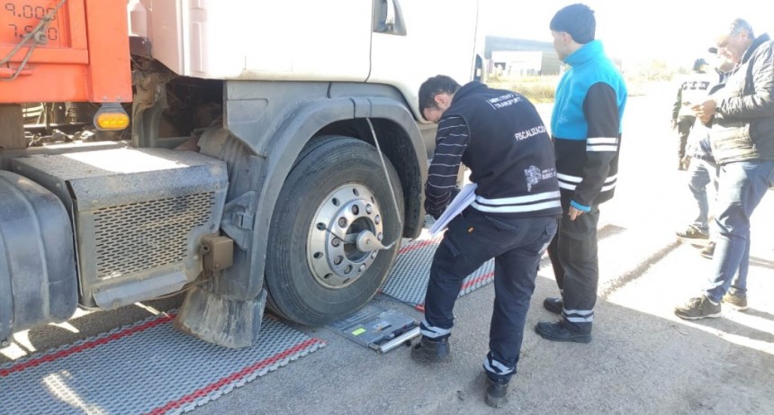 Operativo de seguridad vial junto a la Direcci&oacute;n de Control de Cargas y la Subsecretar&iacute;a de Miner&iacute;a de la Provincia