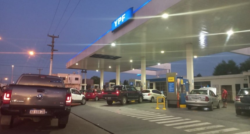 El gobierno actualiz&oacute; el impuesto a los combustibles y la nafta subir&aacute; un 20% desde el s&aacute;bado
