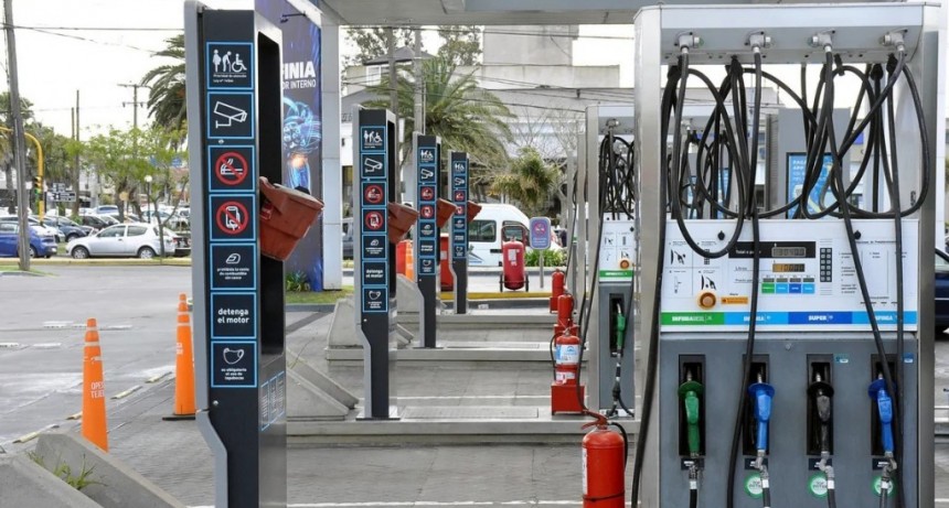 Guerra en Medio Oriente: petroleras advierten m&aacute;s aumentos en los combustibles