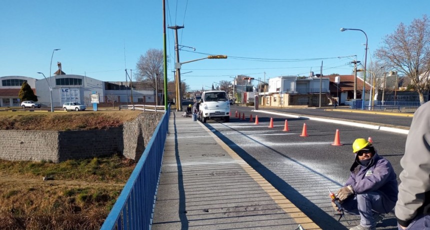 Hidr&aacute;ulica: se realiza mantenimiento en el puente de Avenida Sarmiento
