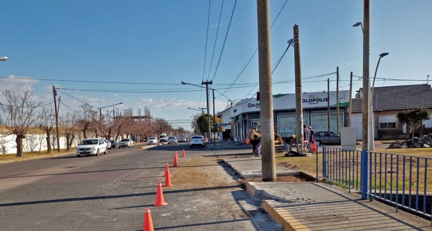 Contin&uacute;an las tareas de mantenimiento en el puente de Av. Sarmiento