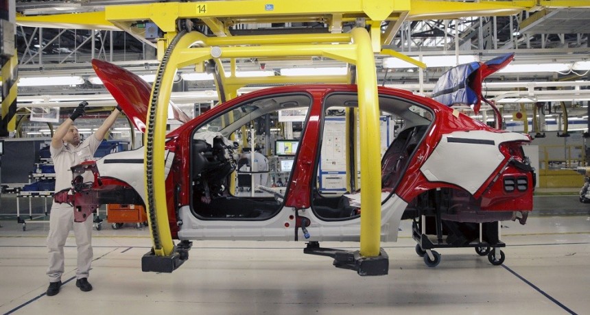 Se patentaron m&aacute;s de 39 mil veh&iacute;culos en junio: el puesto de autos m&aacute;s vendidos cambi&oacute; de due&ntilde;o
