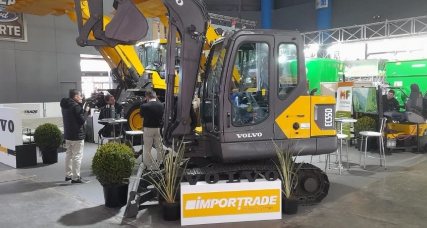 Volvo presente con cargadoras y maquinaria pesada