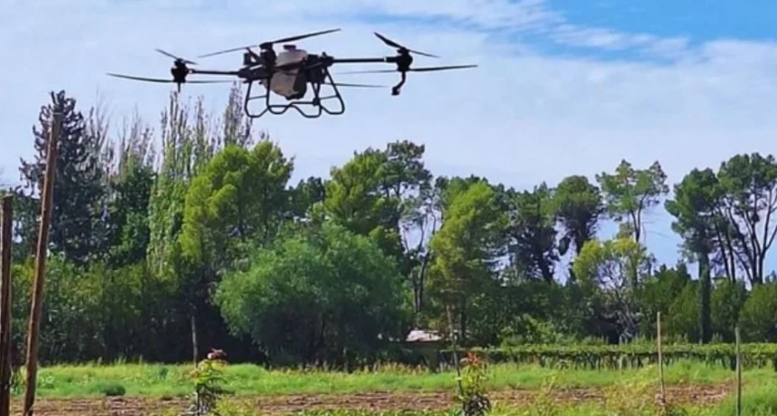 Una flota de drones agropecuarios surca los cielos rurales