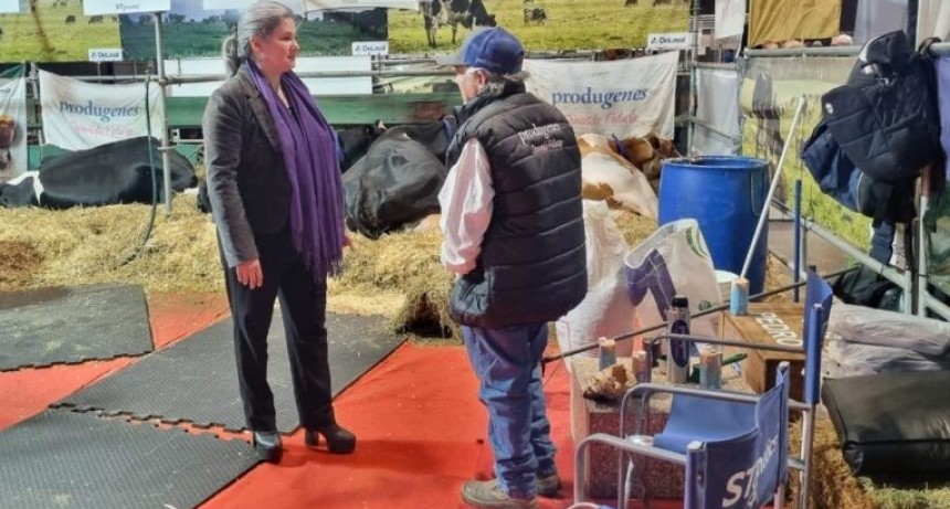 La Provincia present&oacute; sus pol&iacute;ticas para la producci&oacute;n lechera en La Rural