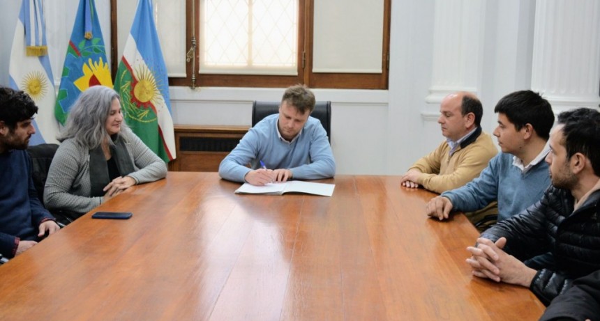 El Intendente junto a integrantes del Ministerio de Desarrollo Agrario PBA otorgaron cr&eacute;ditos a tasa cero a peque&ntilde;os productores locales