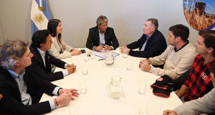 En el stand de la Secretar&iacute;a de Agricultura se otorg&oacute; el primer cr&eacute;dito medido en litros de leche