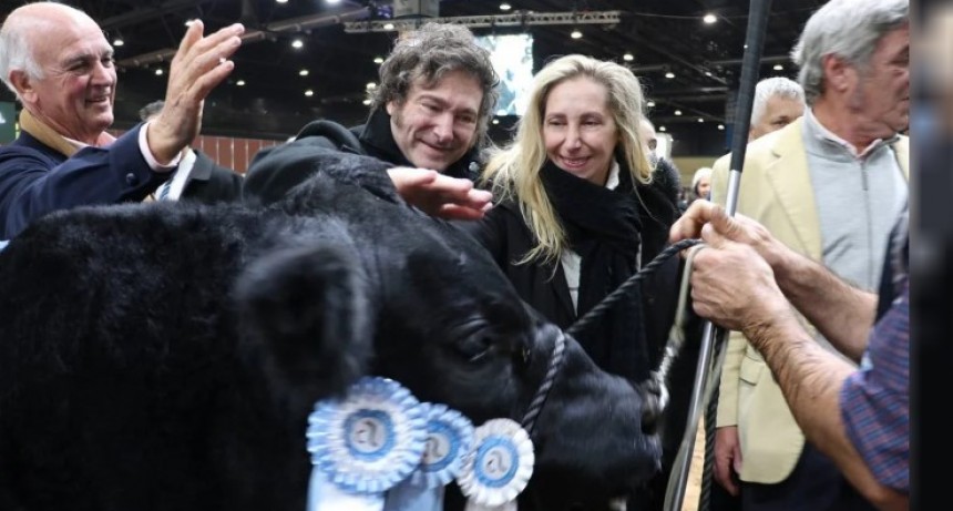 Milei regresa esta noche al pa&iacute;s y se prepara para participar en la exposici&oacute;n de La Rural