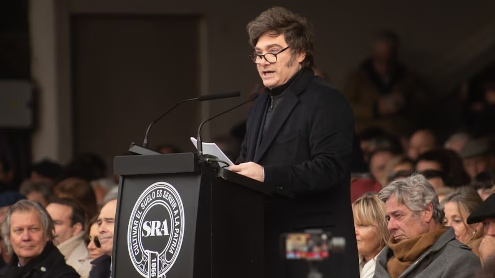 Milei anunció la baja permanente de retenciones en La Rural