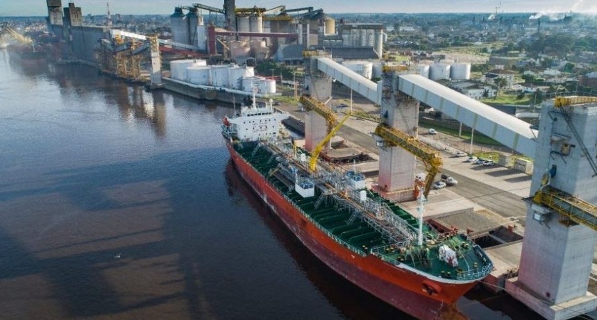 Denuncian que el Gobierno bonaerense quiere quedarse con 30% del acopio del puerto de Quequ&eacute;n