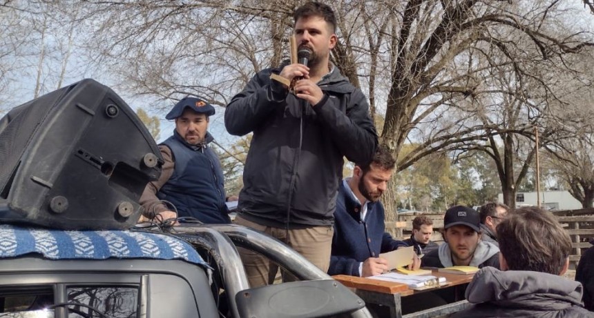 Remate Alfredo Mondino junto a Ezequiel Hourcade en Olavarr&iacute;a