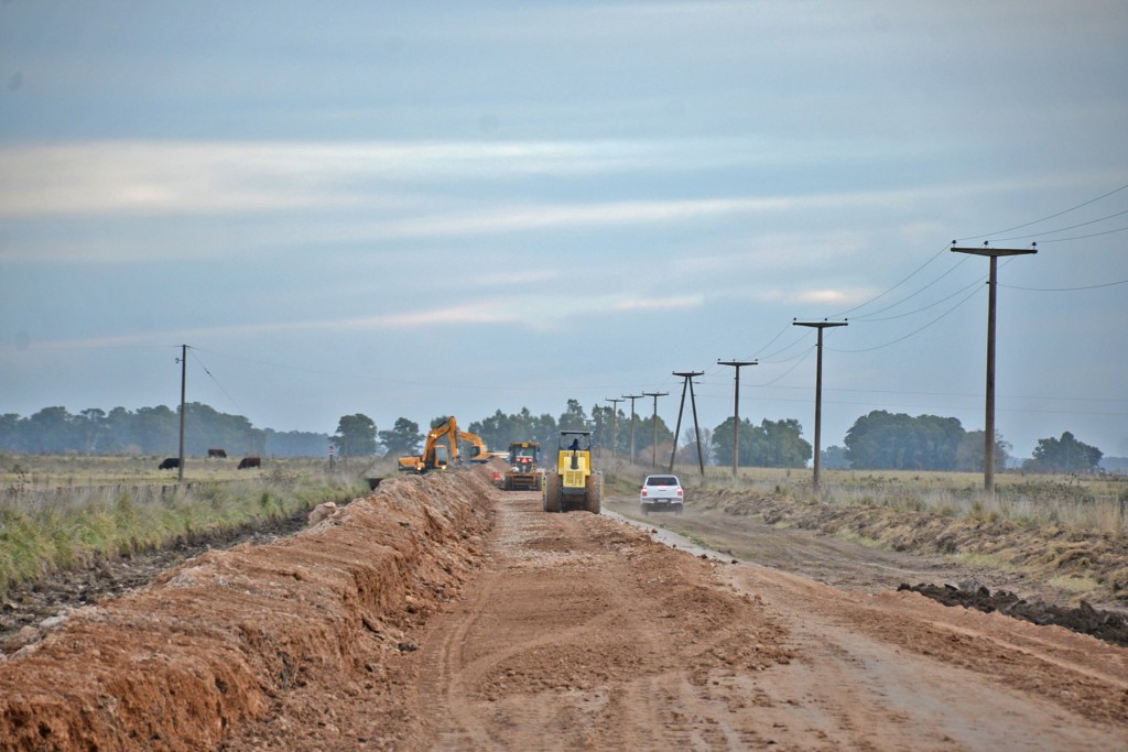 Las empresas adjudicadas ya trabajan en el mantenimiento de los caminos rurales de Olavarría 