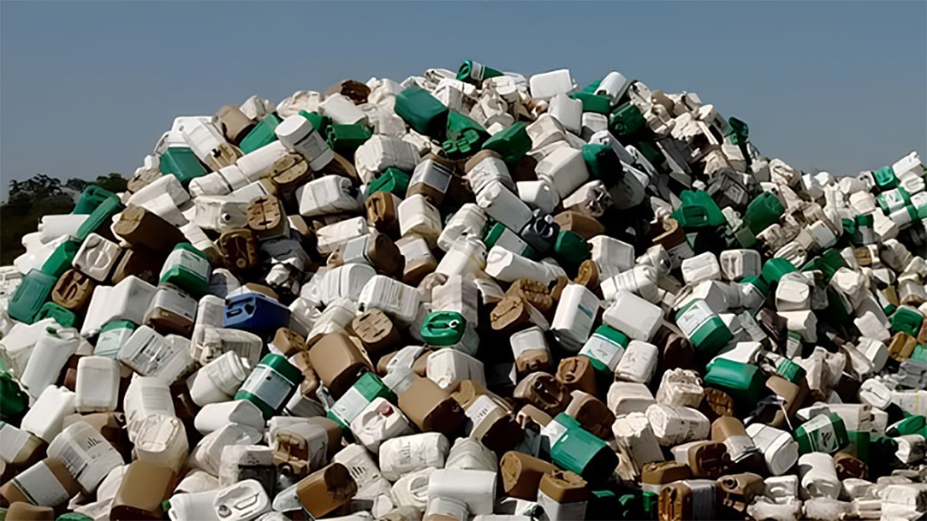 Una nueva normativa del Senasa podría reducir la cantidad de envases fitosanitarios en circulación   