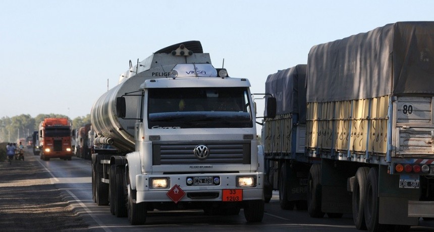 Crean una nueva mesa del transporte para resolver conflictos entre dadores de cargas y transportistas