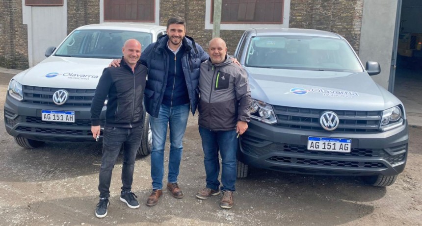 Dos nuevas camionetas para la Direcci&oacute;n de Caminos Rurales