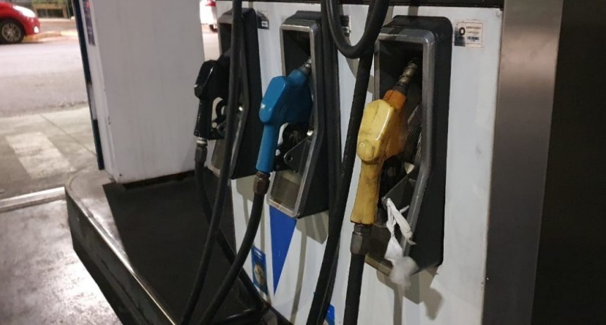 Falta nafta s&uacute;per y gas oil com&uacute;n en estaciones de la regi&oacute;n