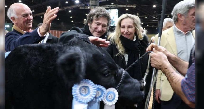 Javier Milei visitar&aacute; La Rural tras el atentado a la sede y participar&aacute; de una exposici&oacute;n ganadera