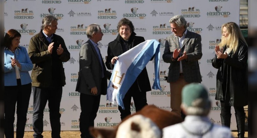 Milei visit&oacute; La Rural donde se vio con el titular de la entidad