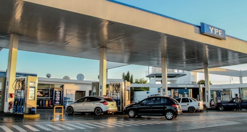 YPF define la semana pr&oacute;xima una posible baja en el precio de sus combustibles