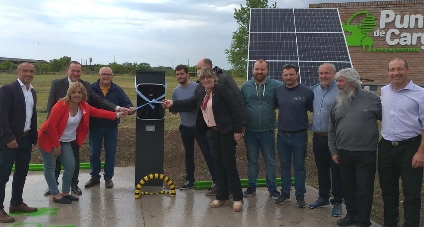 La FIO inaugur&oacute; el primer punto p&uacute;blico de carga para veh&iacute;culos el&eacute;ctricos