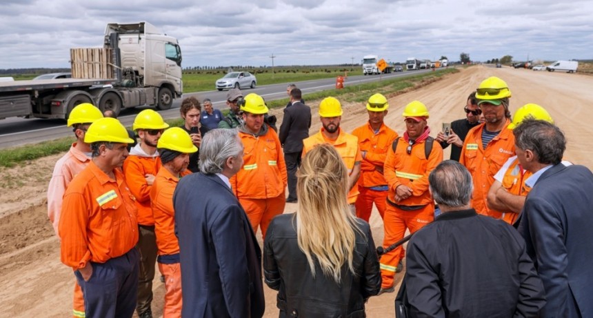 Fern&aacute;ndez recorri&oacute; las obras de transformaci&oacute;n en autopista de la Ruta 3